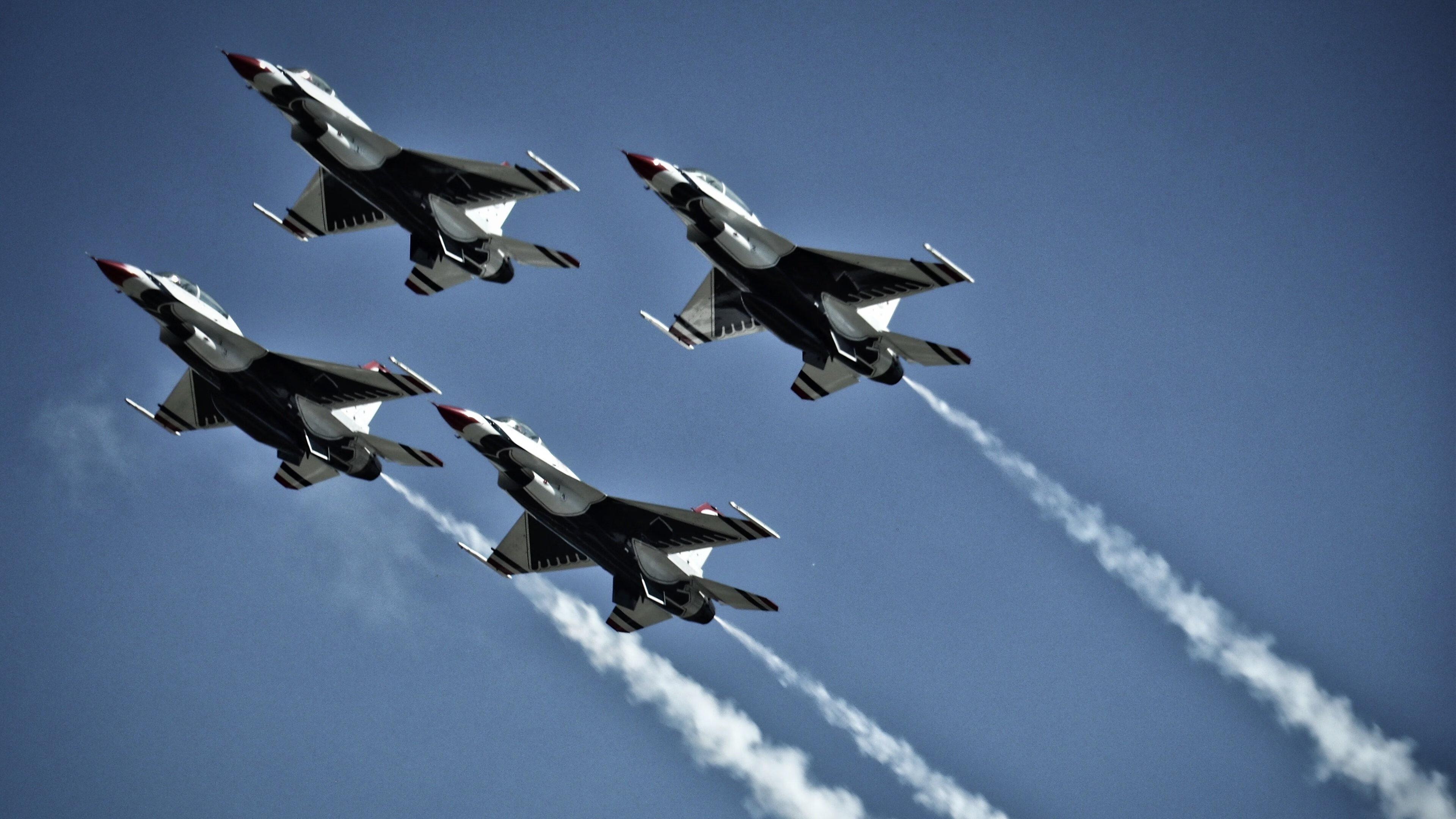 新西兰全黑队在比赛中以极高的战术执行力牢牢把控局面，橄榄球新西兰全黑队对澳大利亚队