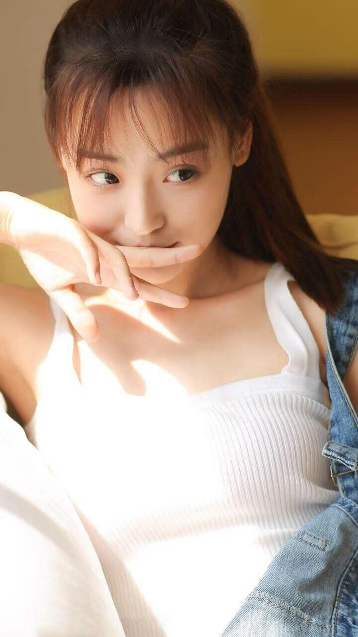 赛事官方周边热销表现体育经济的多元化潜力，体育赛事的经济效益